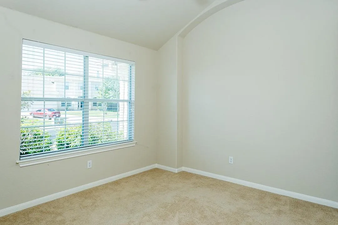 3 bed, 2.0 bath, 1815 sqft, $2,195 — Photo 3