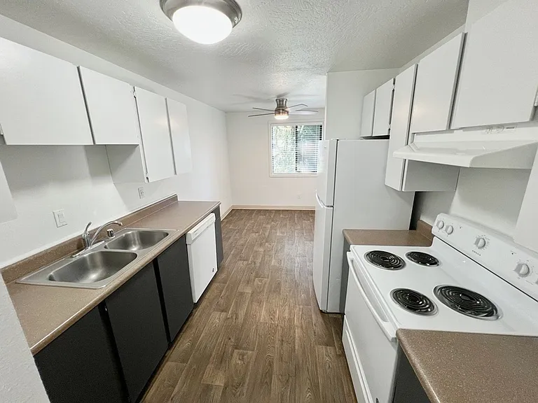 Erica Village — Photo 33