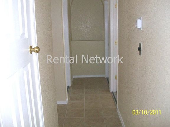 hallway to bedrooms