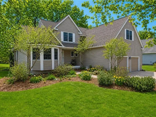 56 Wanda St, Narragansett, RI 02882