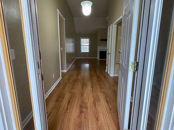 3rd image of 609 Glenties Dr