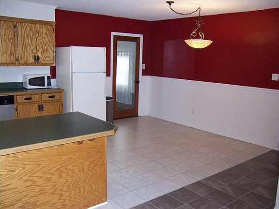 Dining Area (Red can be repainted)