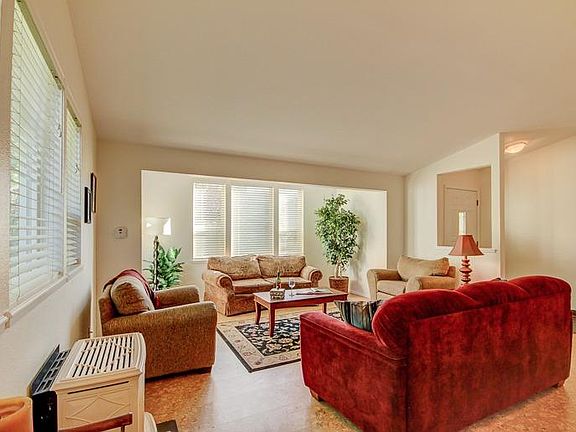 4th image of 1295 Munson Dr