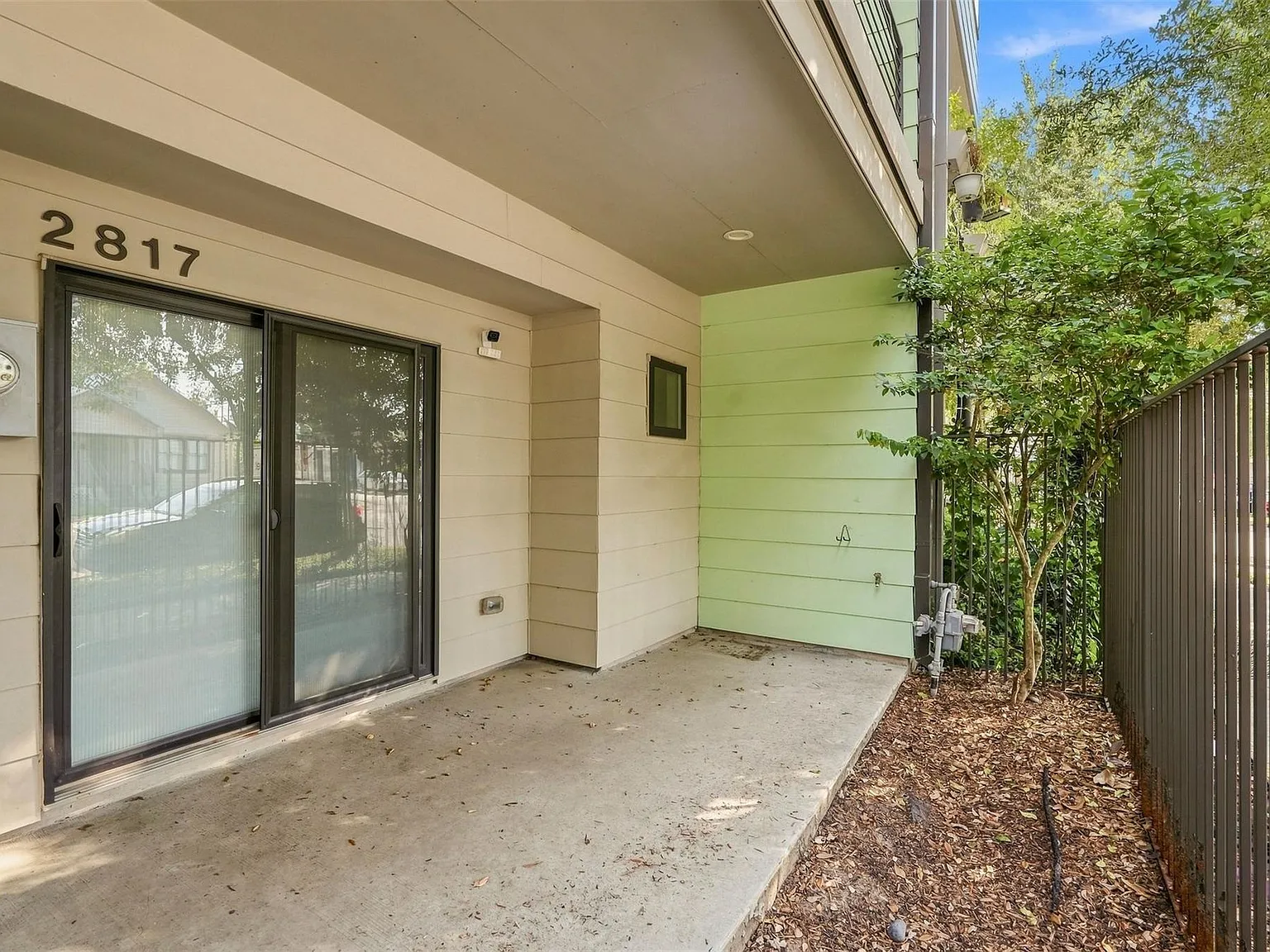 3 bed, 3.5 bath, 2227 sqft, $3,200 — Photo 2