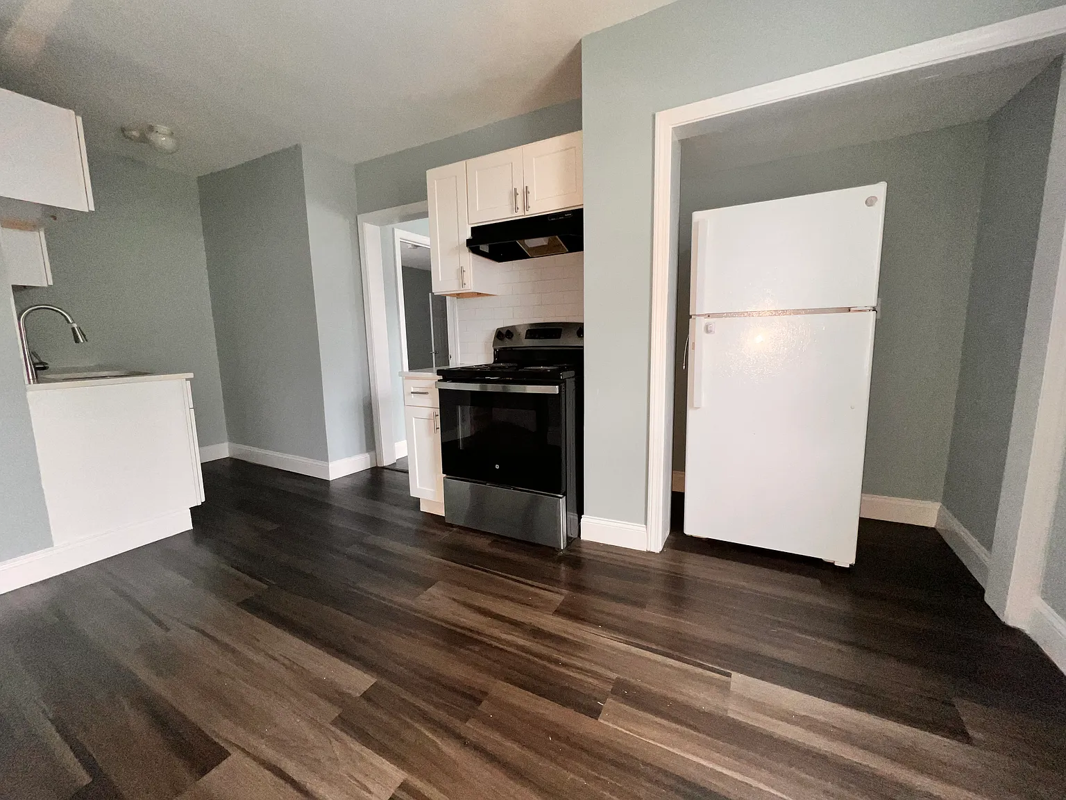 2 bed, 900 sqft, $2,300 — Photo 1