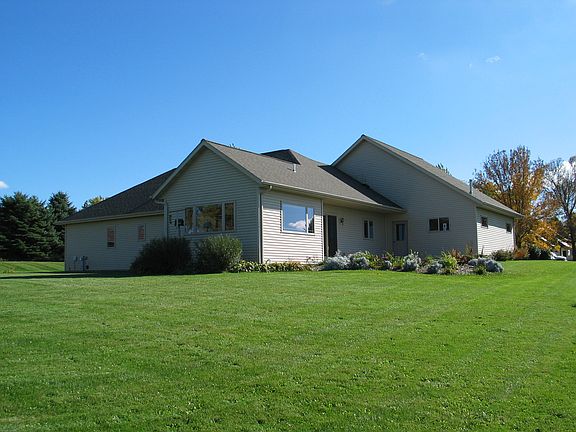 5th image of W3270 Skylane Dr