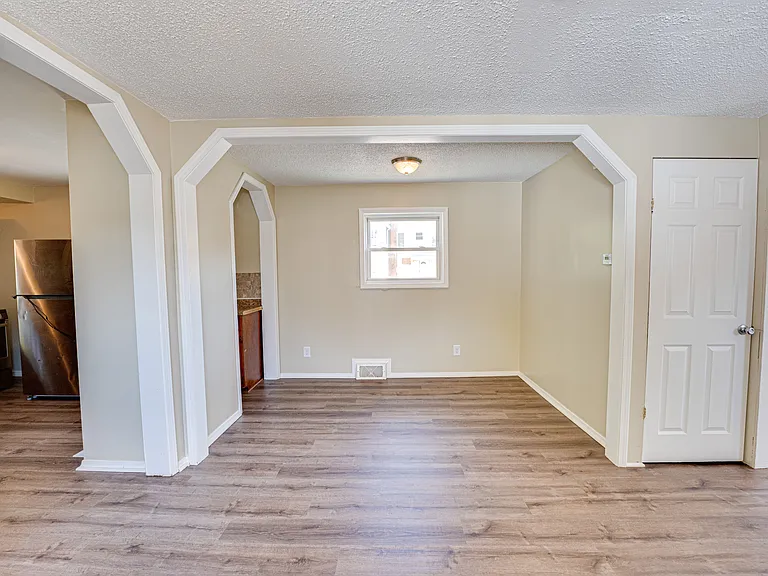 570 5th Ave — Photo 7