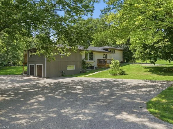 22 Rosebough St, Hamilton, ON L9H 5C5