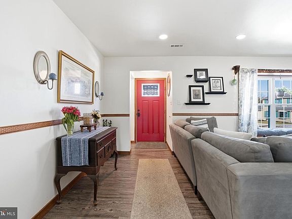 5th image of 364 Thatcher Cir