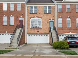 25276 McIntyre Sq, Chantilly, VA 20152