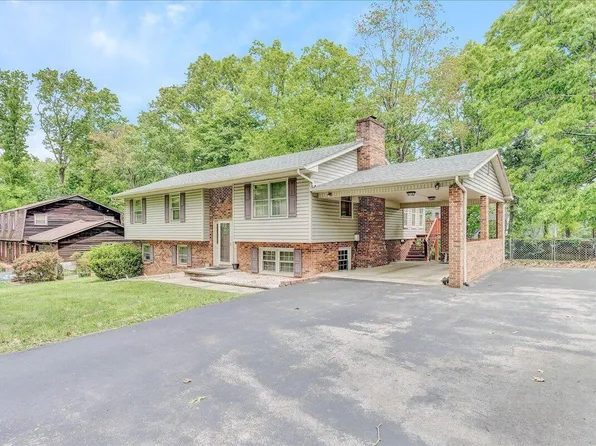 5311 Warbonnet Rd, Salem, VA 24153