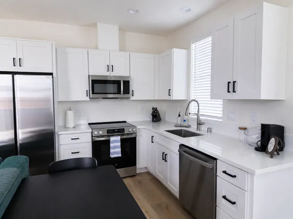 1525 Mount Gln #B, Escondido, CA 92025
