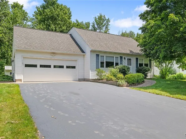 8403 Zenith Dr, Baldwinsville, NY 13027