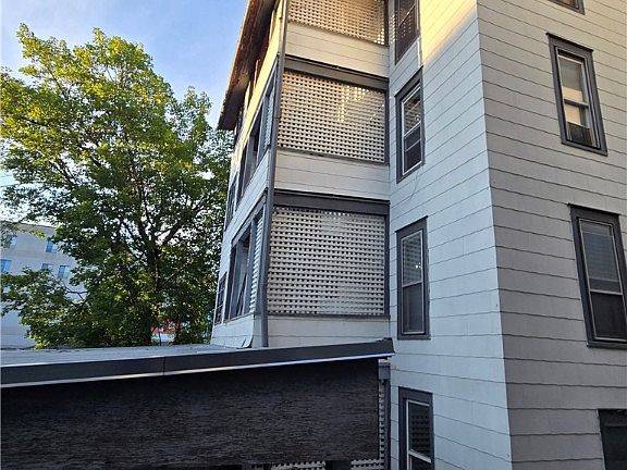 3rd image of 212 Linden Ave