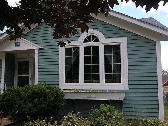 4th image of 906 21st St SE