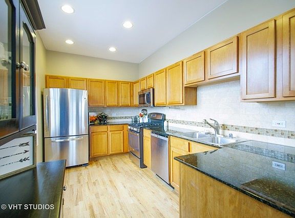 5th image of 3953 N Hermitage Ave #C