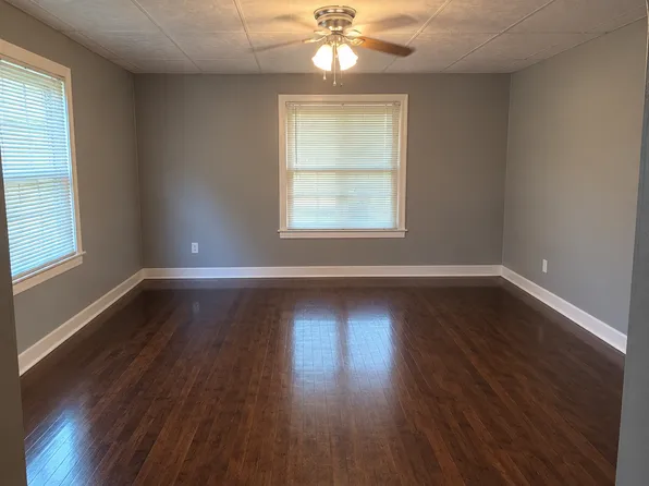 916 Clark Ave, Ames, IA 50010