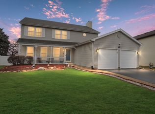 967 Millwood Dr, Bartlett, IL 60103