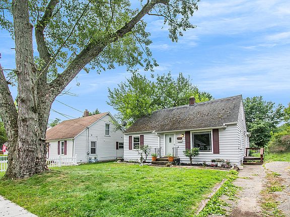 2nd image of 2221 Hazel Ave