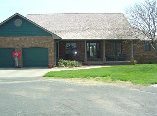 26 Lakeside Dr, Lindsborg, KS 67456