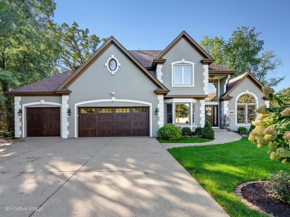 360 Long Oak Dr, West Chicago, IL 60185