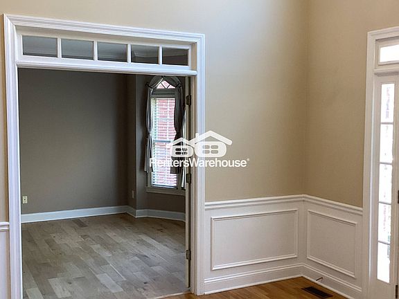 4th image of 10515 Sugar Crest Ave