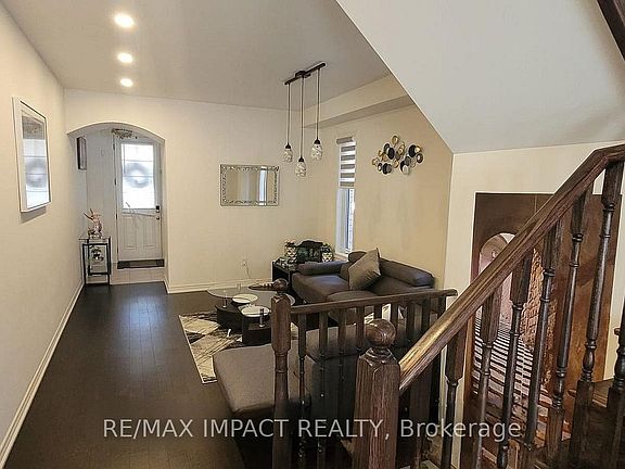 3rd image of 11 Ivor Cres N