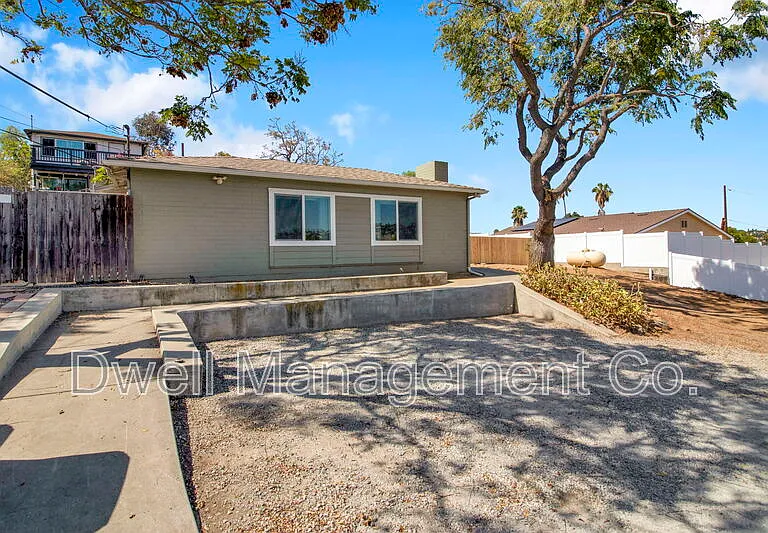 9105 Rosedale Dr — Photo 1