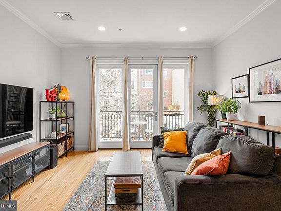 5th image of 1903 Green St APT 11
