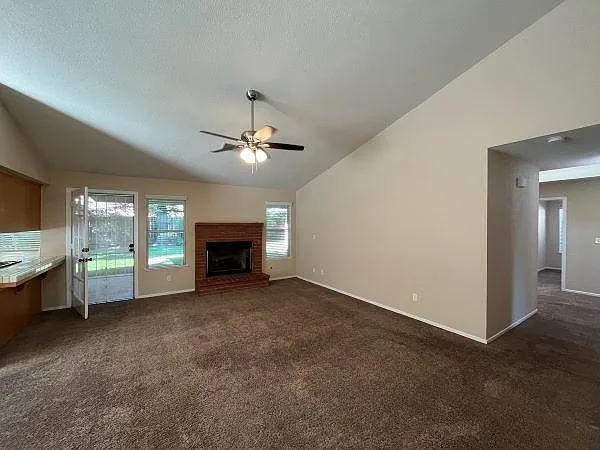 4 bed, 1767 sqft, $2,495 — Photo 3