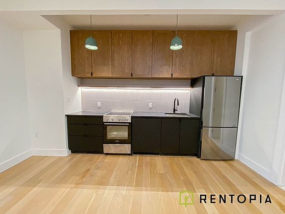 5th image of 420 Tompkins Ave #138