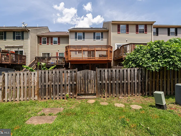 8593 Burlington Ct — Photo 30