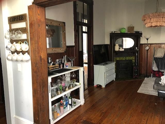 Living Room Pic #1
