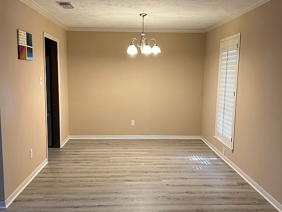 4th image of 2923 Colonial Dr