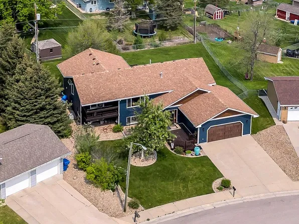 828 Fairview Dr, Belle Fourche, SD 57717