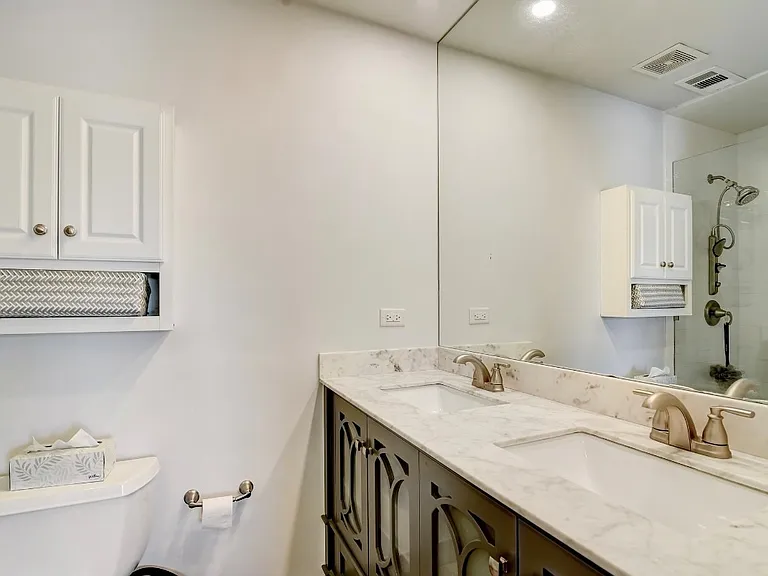 120 E Winchester Rd — Photo 11