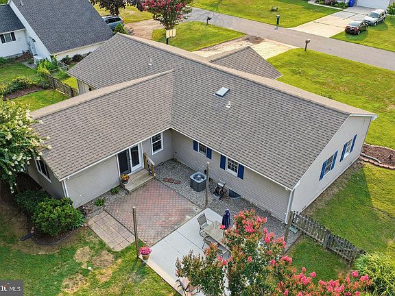 4th image of 618 Abbott Dr