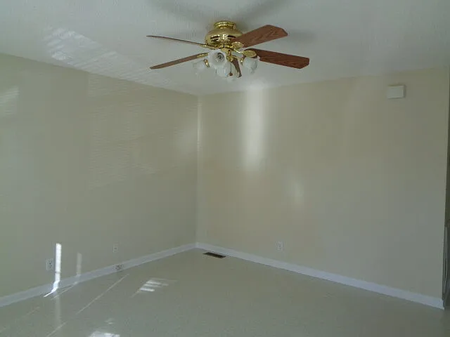 2 bed, 1.0 bath, 1010 sqft, $895 — Photo 2