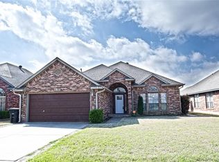 1820 NE 11th St, Moore, OK 73160