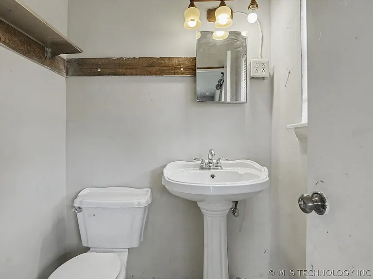 10311 E 5th St — Photo 14