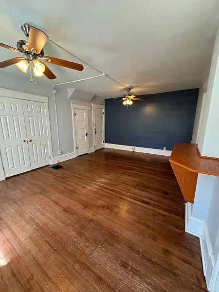 Building Photo - 410 W Columbia Ave #1