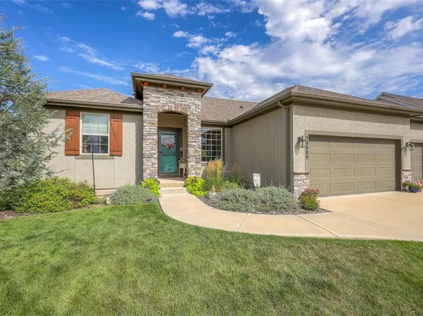 20009 Cooper St, Spring Hill, KS 66083