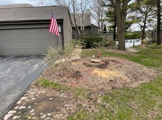 367 Shoreline Rd, Barrington, IL 60010