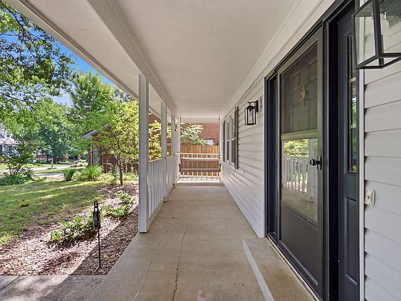 3rd image of 1708 Oak Place Ct