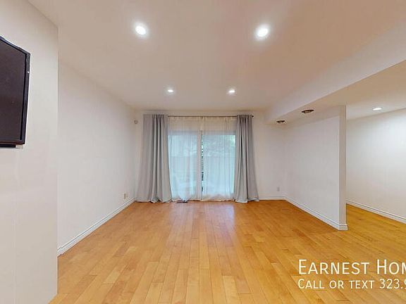 3rd image of 4733 S La Villa Marina #D