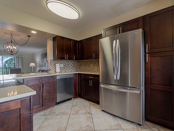 4th image of 7321 Amberly Lane #407