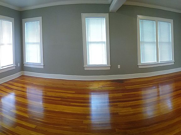 2nd image of 135 Avenue E SW