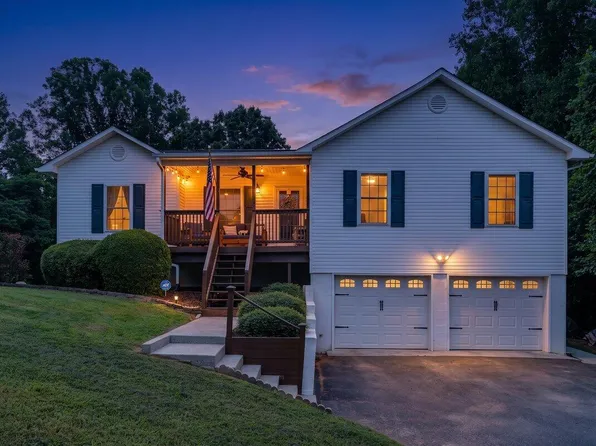 1115 Ridgecrest Dr, Vinton, VA 24179