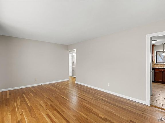 5th image of 2309 Golfway St