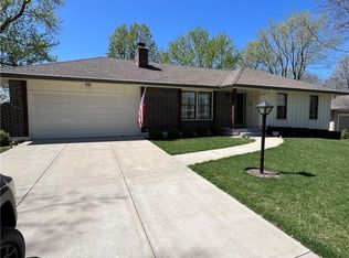 106 SE Westwind Dr, Lees Summit, MO 64063